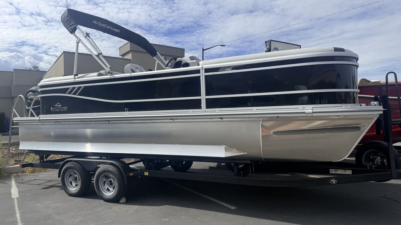 Your Ultimate 2025 Escape Boat – The 322RC SunCatcher Pontoon