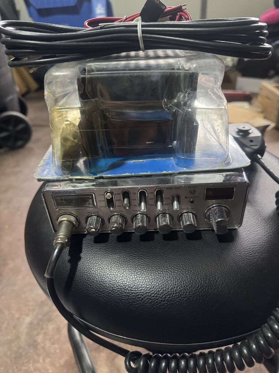 RadioShack TRC-447 40-Channel Mobile CB Radio Transceiver with Extra Speaker Antenna cable, power cord. 