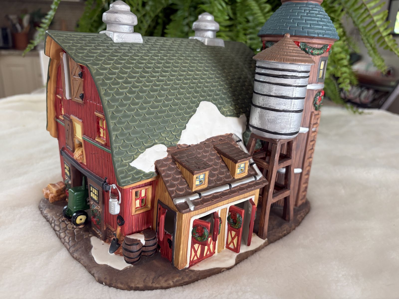 Set of 6 Porcelain Christmas Barn & Silo Village Figurines – HEARTLAND VALLEY VILLAGE