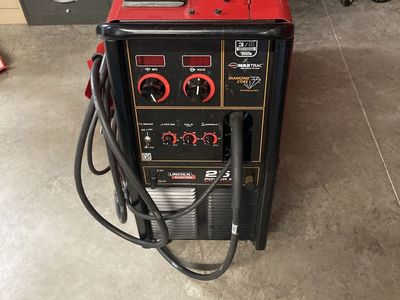 Lincoln Powermig 256 mig welder like new, Pkg ready to weld w/ cylinder