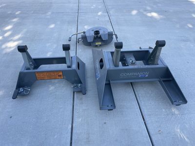 B&W Companion Fifth Wheel Hitch (Base for Ford & Chev Available)