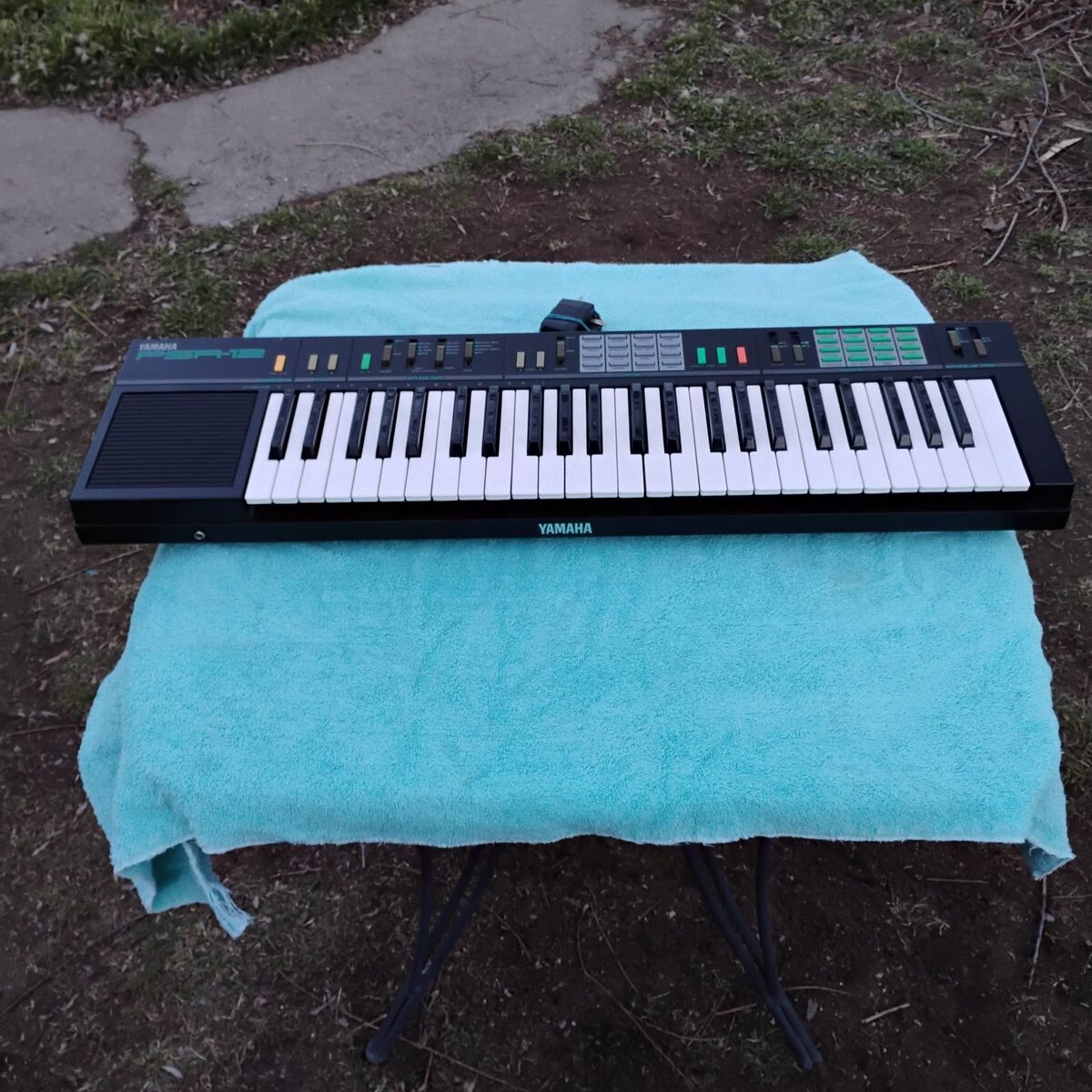 Yamaha PSR12 Keyboard