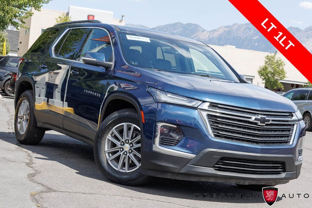 2022 Chevrolet Traverse LT Cloth