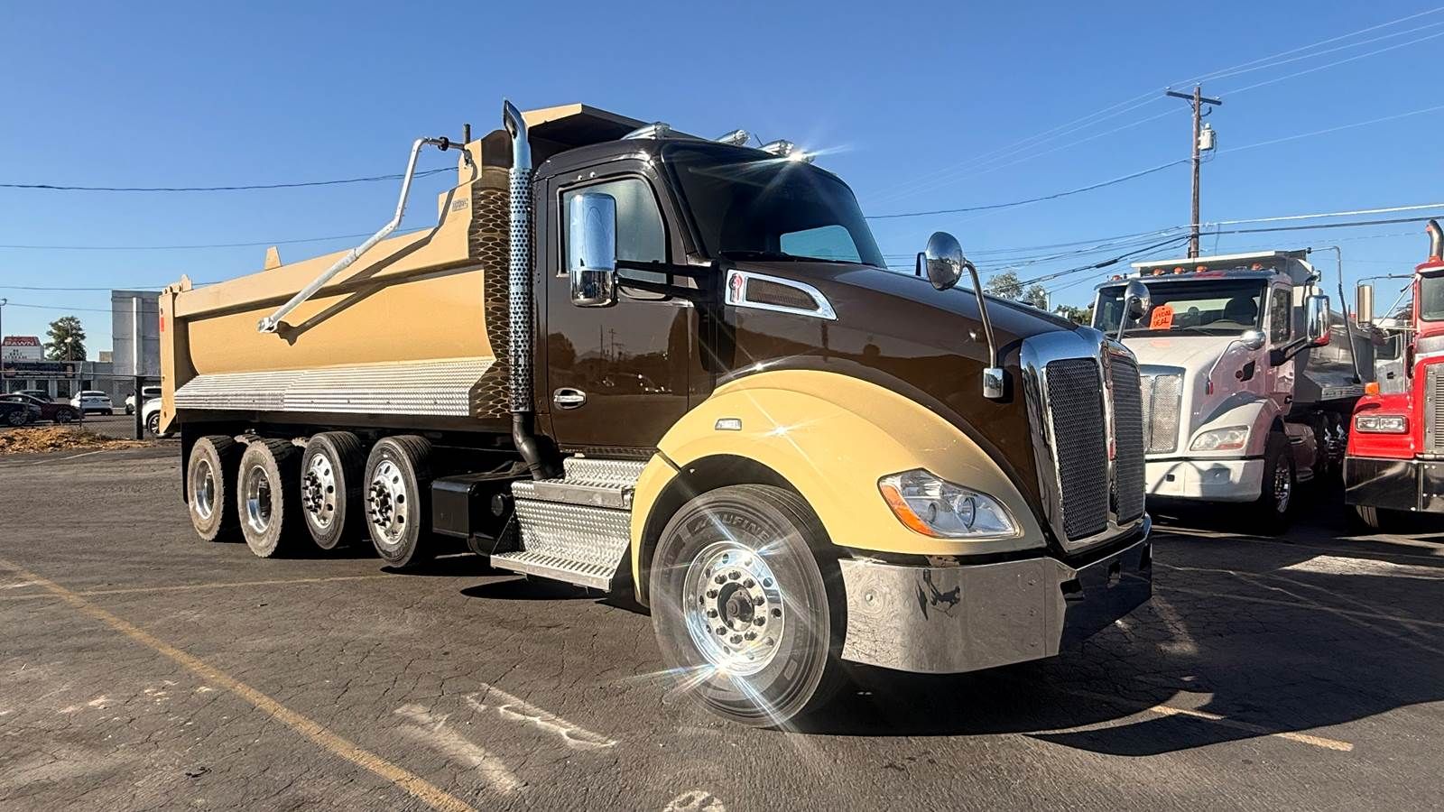 2019 Kenworth T680 Quad Axle Dump Truck - NEW 20' Dump Body (warranty)- Lift Axles Tarping System w Speader.