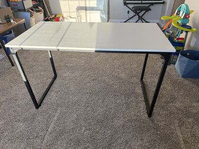 White desk / table