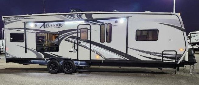 2017 Eclipse Attitude 28IBG