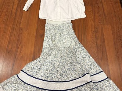Women’s Trek Clothing Size 2 or XS pioneer clothin