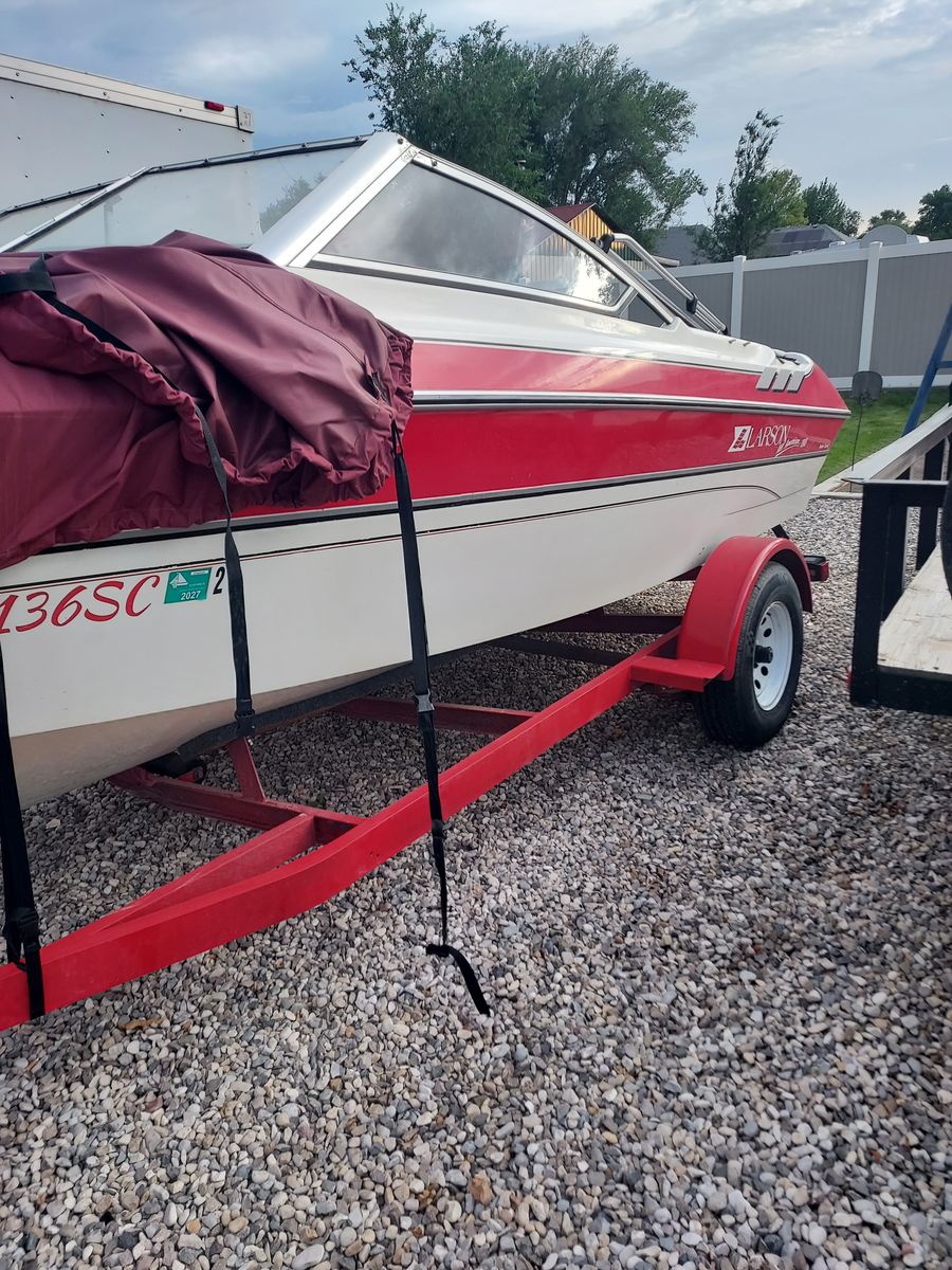 1990 larsen boat