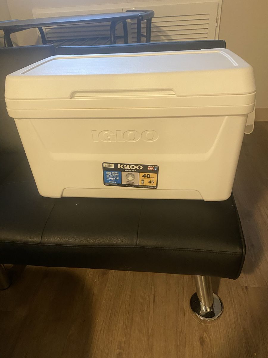 IGLOO. COOLER. 48 Quarts. 75 cans