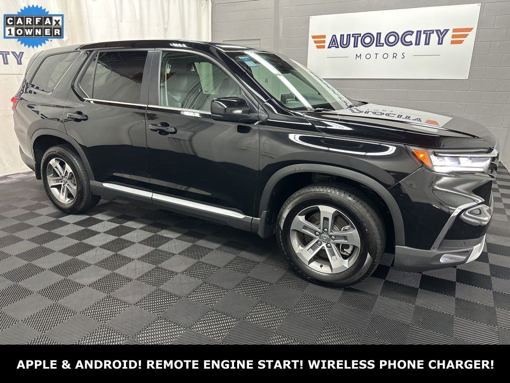 2023 Honda Pilot EX-L w/Rear Captain's Chairs