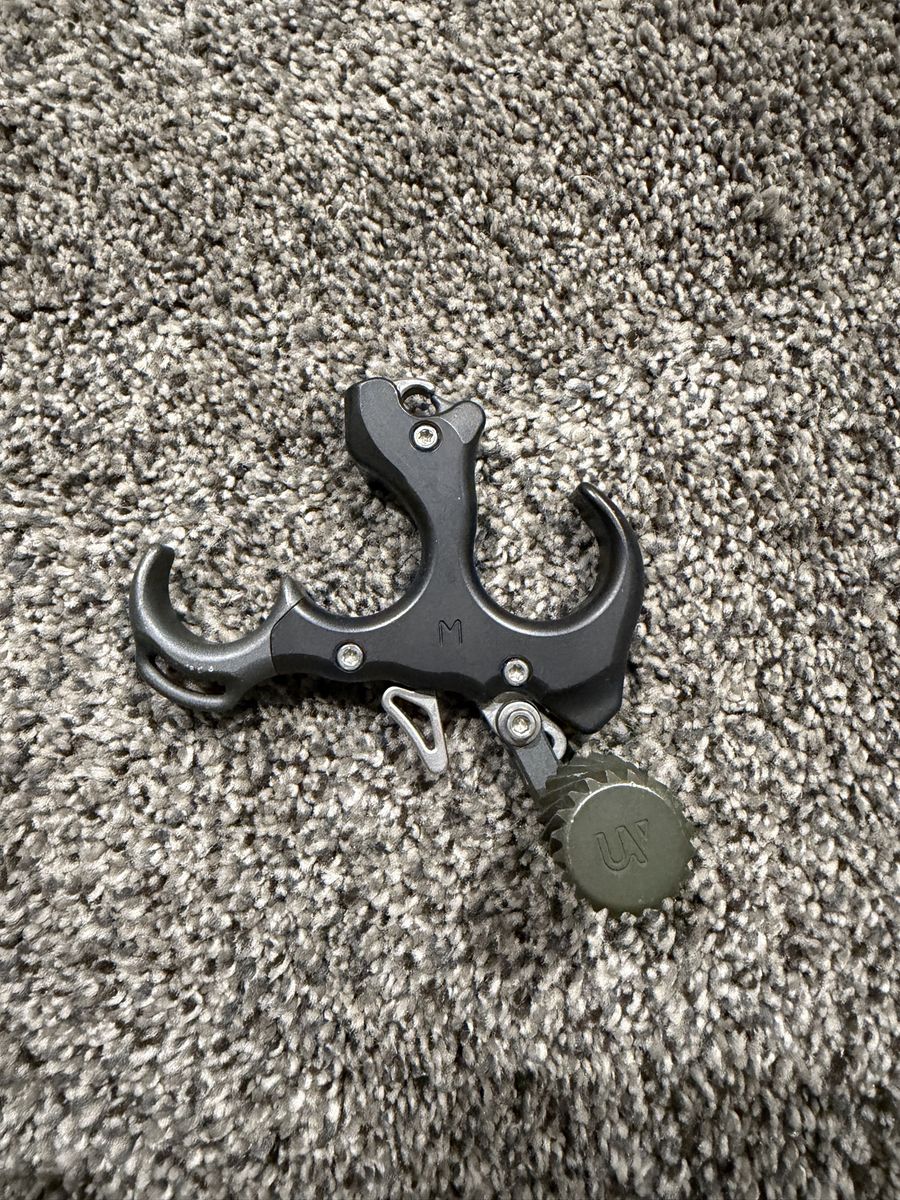 UV Button Thumb Release W/ ROBIN HOOD HOLSTER