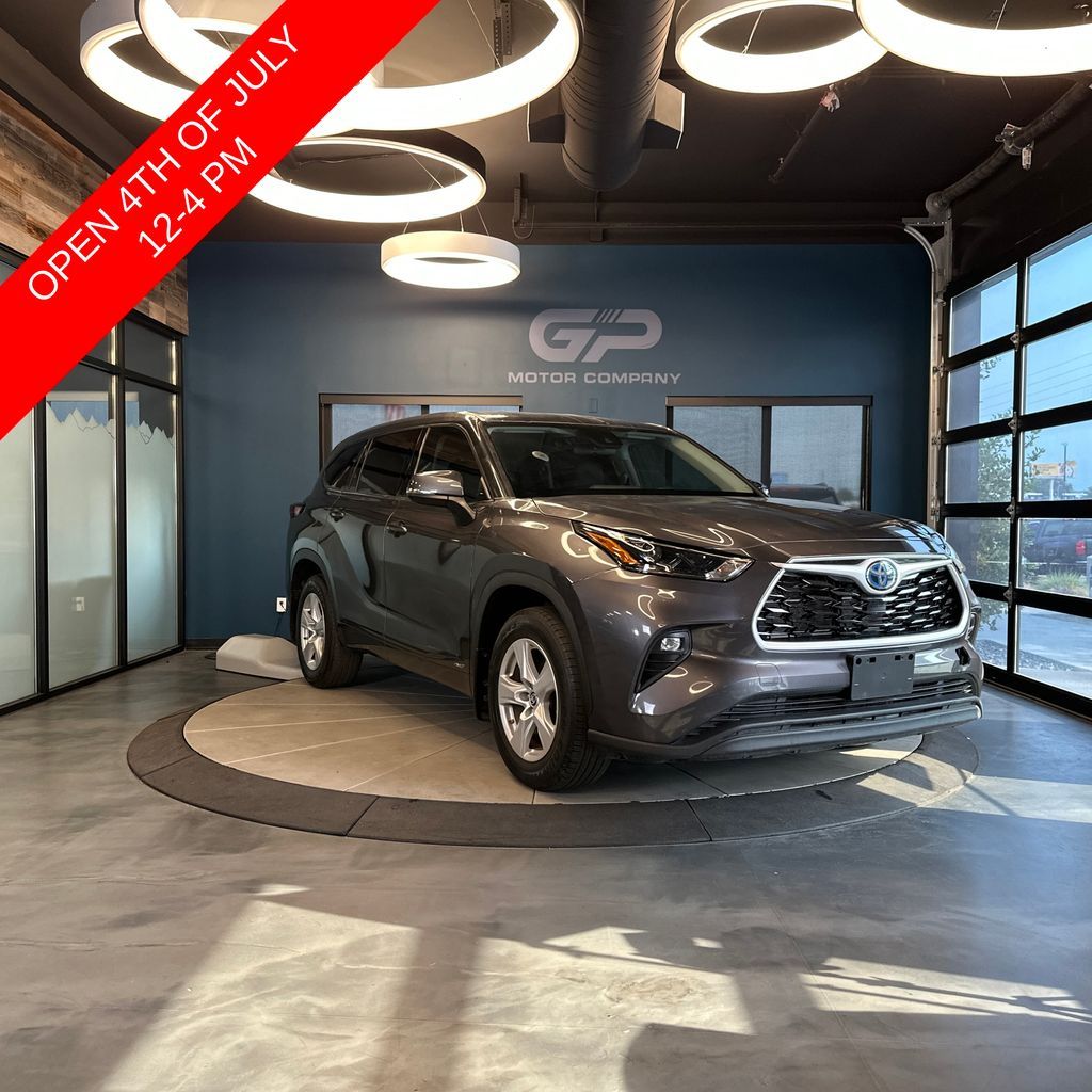 2022 Toyota Highlander LE