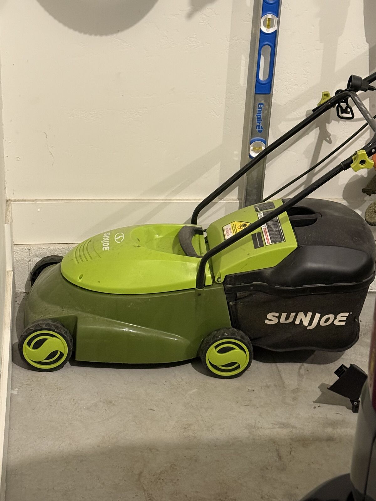 Sunjoe (Electric Plug in Lawn Mower)
