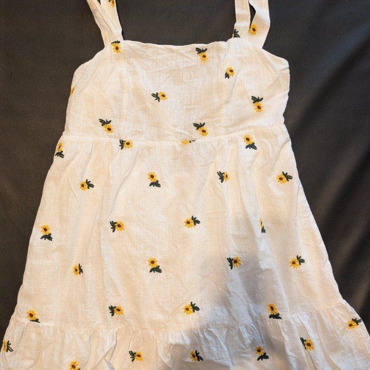 Rewind Women's XXL White Sundress with Yellow Embroidered Sunflowers - Cotton, Excellent Condition