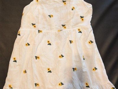 Rewind Women's XXL White Sundress with Yellow Embroidered Sunflowers - Cotton, Excellent Condition