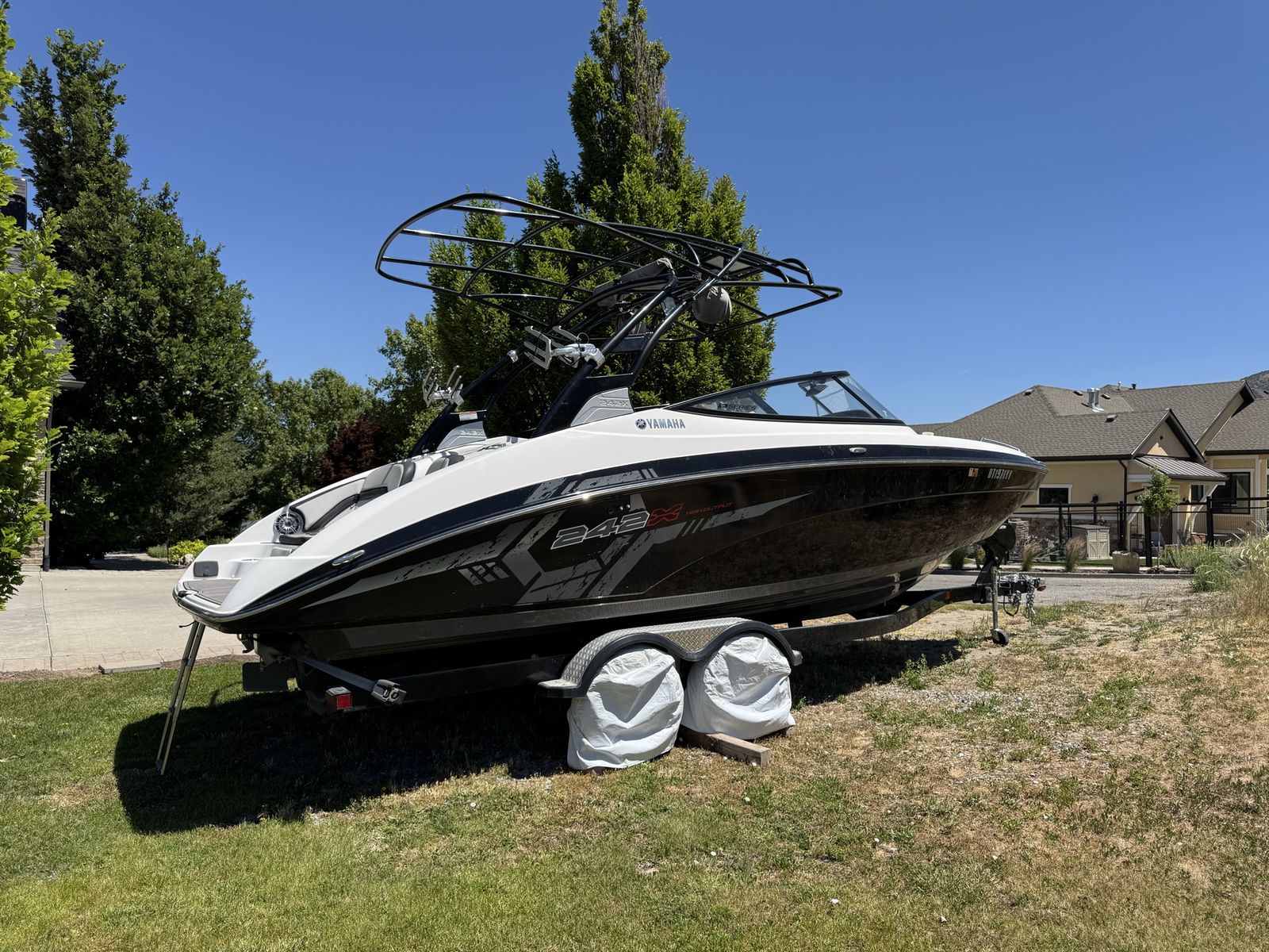 Yamaha 242x Surf/Wake Boat