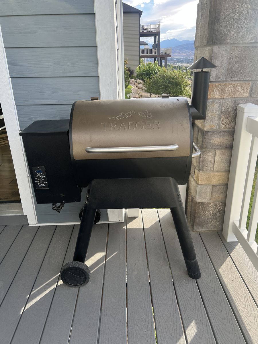 Traeger Grills Pro 34 Electric Wood Pellet Grill and Smoker