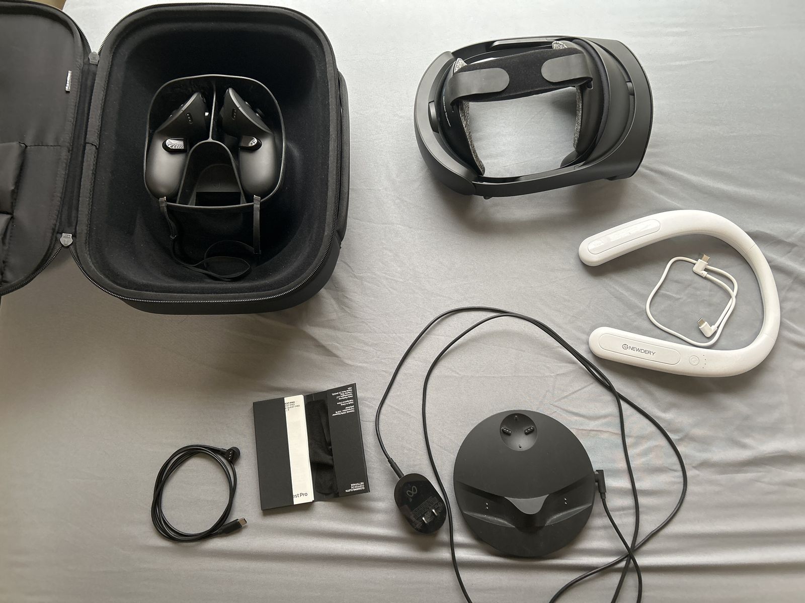 Oculus Quest Pro VR with accessories.