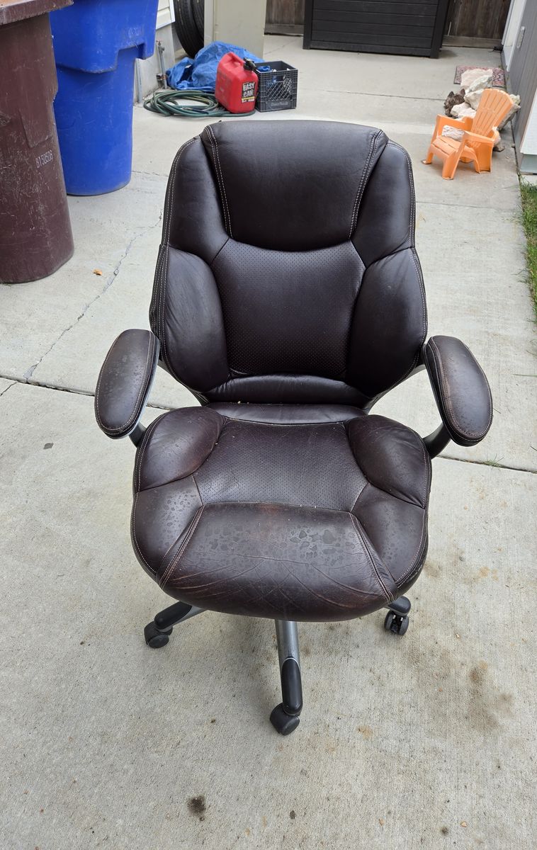 Brown Leather Executive Office Chair – High Back Ergonomic Desk Chair