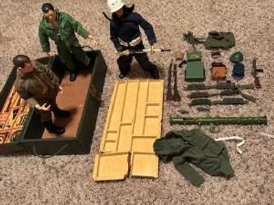 Vintage 1964 GI Joe Footlocker Weapons Set w/ Bazooka, Radio, 3 Figures – Mostly Complete