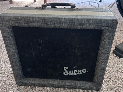 Vintage Guitar Amp and Pedals