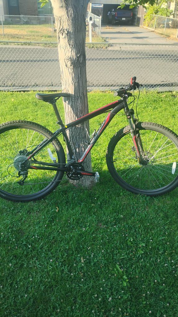 Specialized Hardrock mountain bike