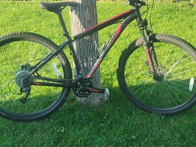 Specialized Hardrock mountain bike