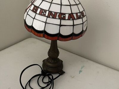 Beautiful Tiffany-Style Stained Glass Lamp -