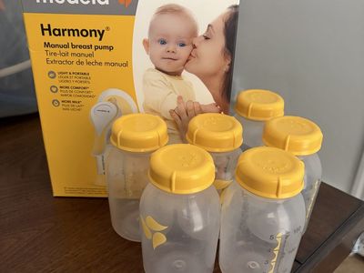 Medela Harmony Manual Breast Pump Kit with Bottles, Lansinoh Hot & Cold Therapy Packs