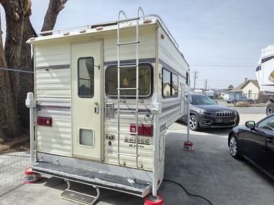 1991 Lance 480 (9.6) Long Bed Truck Camper, Electric Leveling fully self contained