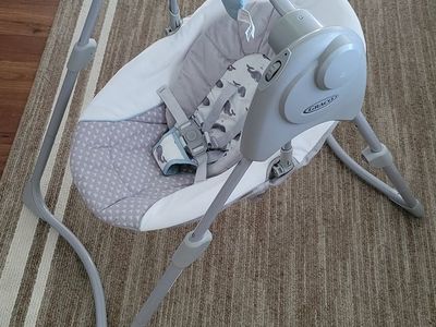 Graco Slim Spaces Compact Baby Swing
