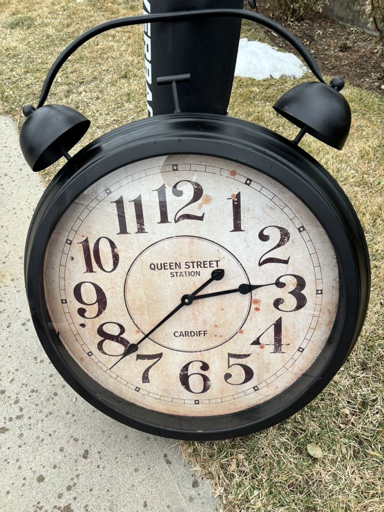 Large Plastic Cardiff Wall Clock   28   Dia