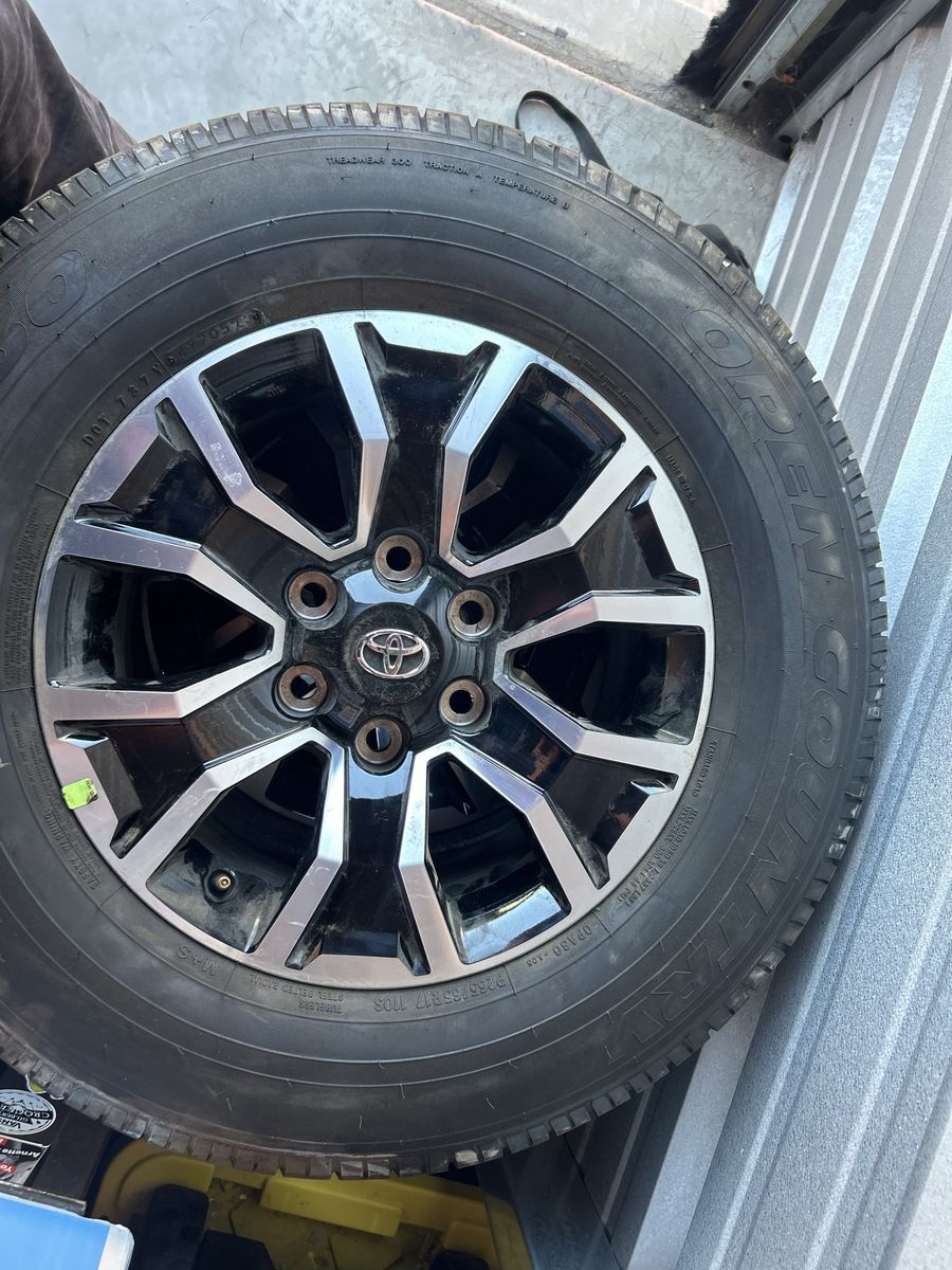 2023 Toyota Tacoma TRD Sport Factory Wheels and tires