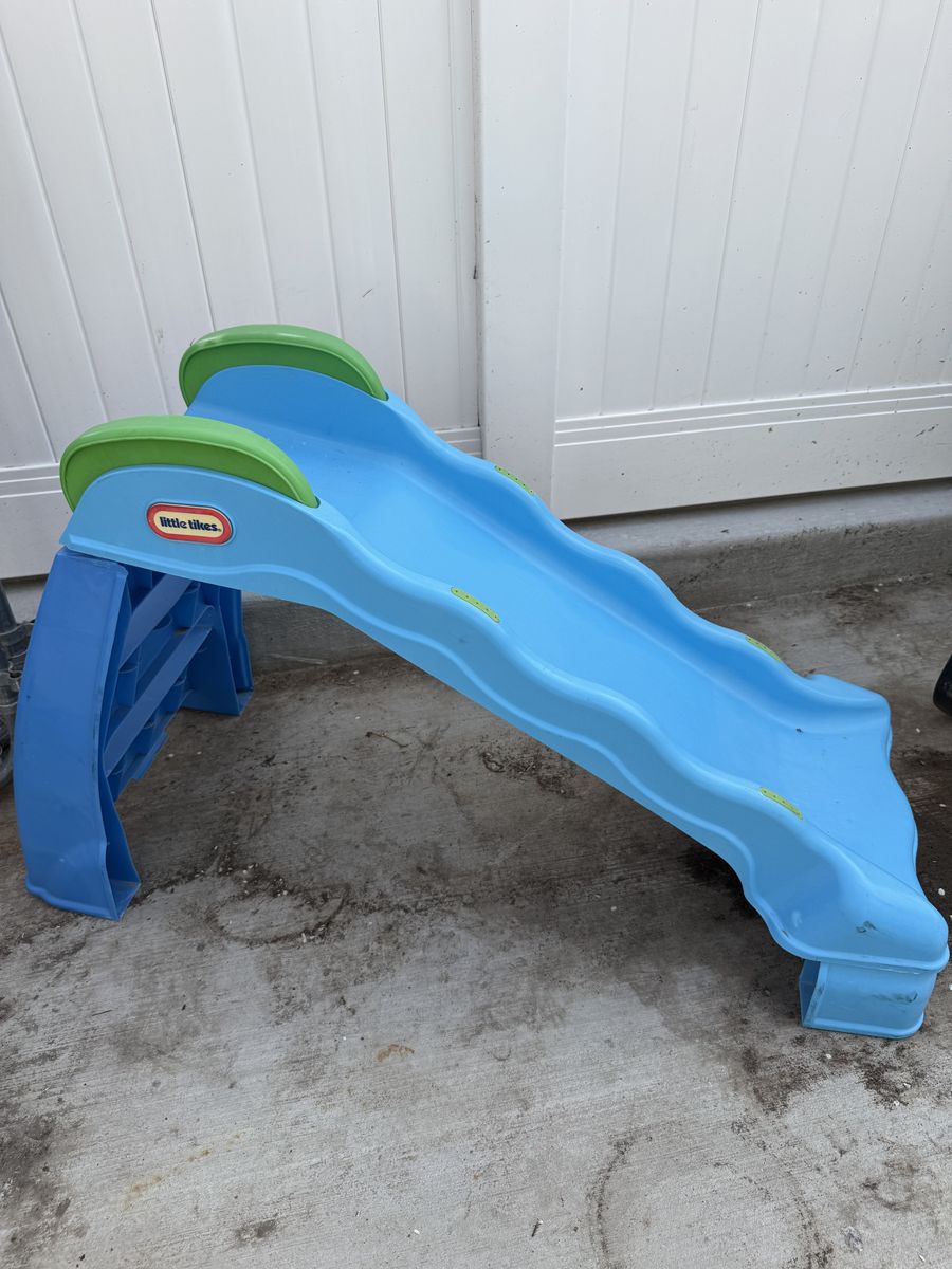 Little tikes water slide hose hooks underneath
