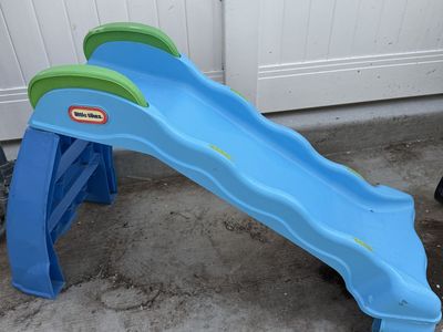 Little tikes water slide hose hooks underneath