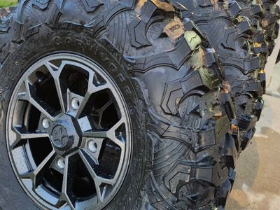 Polaris RZR XP 1000 Wheel & Tire - Maxxis Carnivore 30x10.00R14