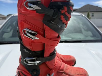 Fox Motion Dirt Bike Boots - Adult Men's Size 10 - Red/Black - Worn Twice - Excellent Condition
