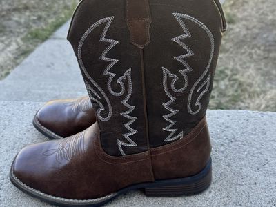IUV Cowboy Boots For Men with Wide Square Toe Western Retro Boot Durable. Size 9.5