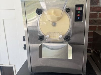 Frozen yogurt gelato ice cream machine