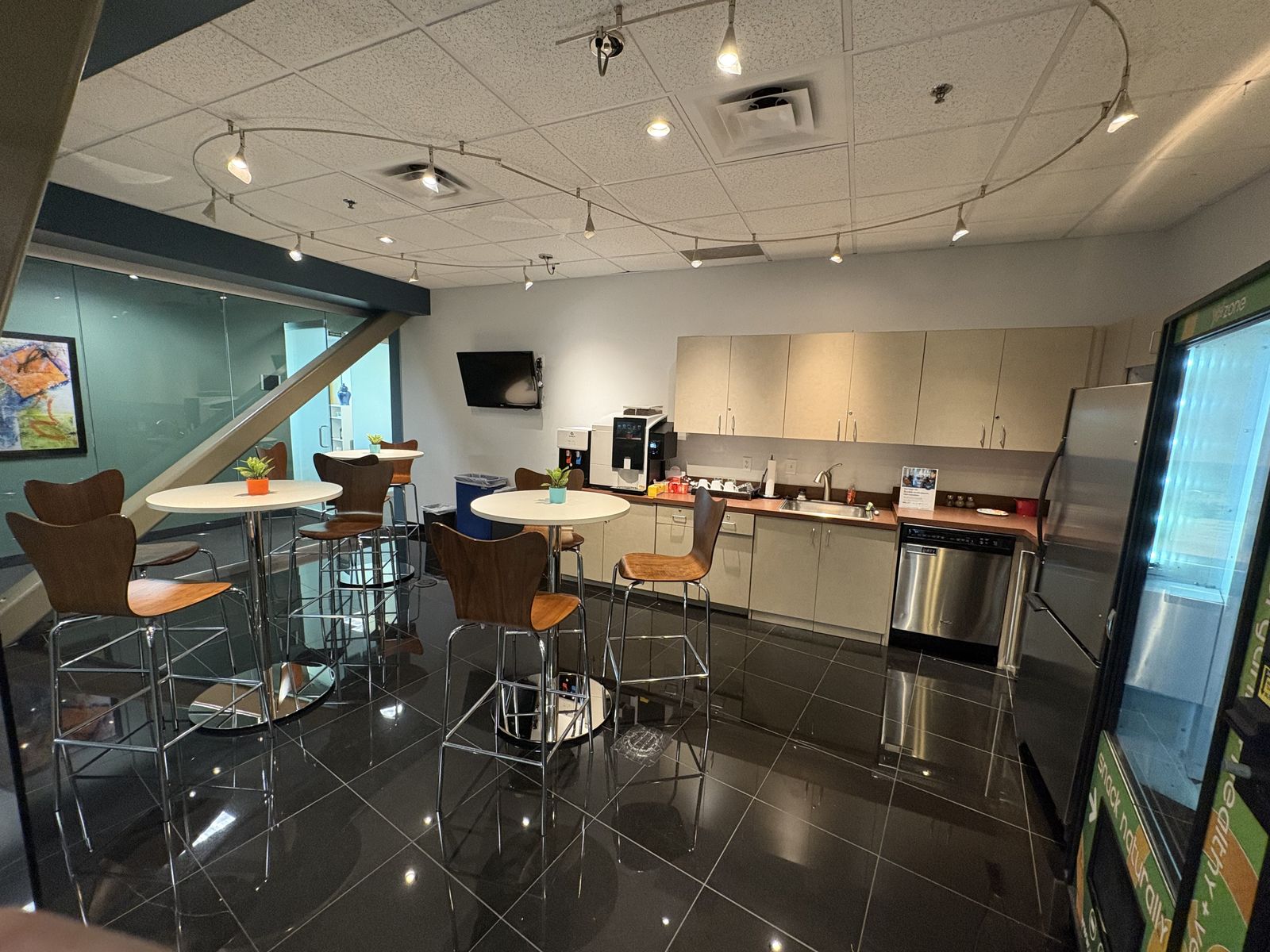 Main image 6