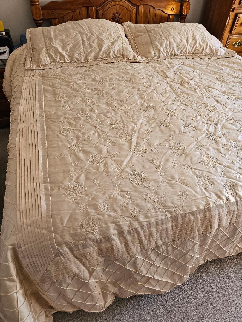 Bedspread - vintage