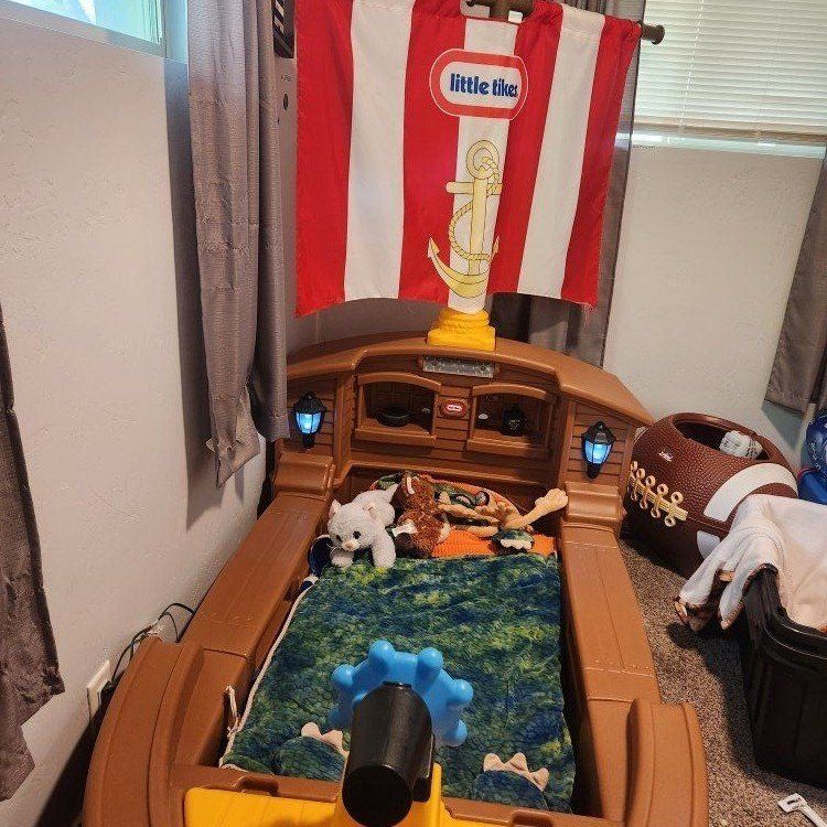 Little Tikes Toddler Boat Bed