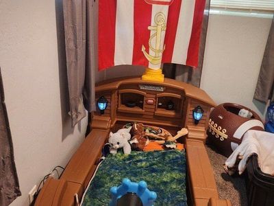 Little Tikes Toddler Boat Bed