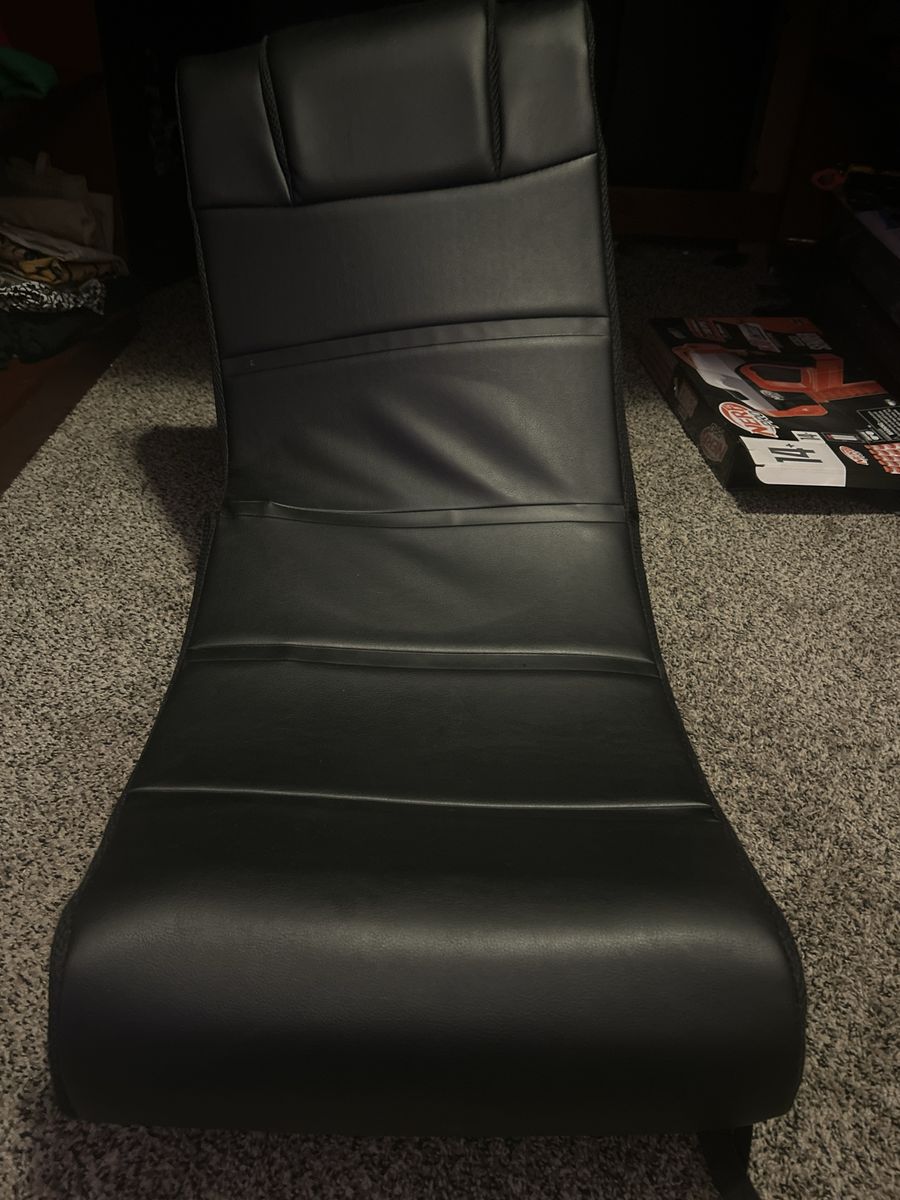 Bendable gaming chair