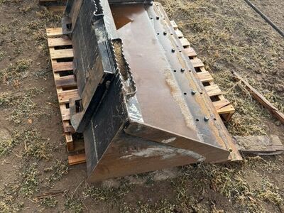 Cat 68 Skid Steer Or Compact Track Loader Bucket