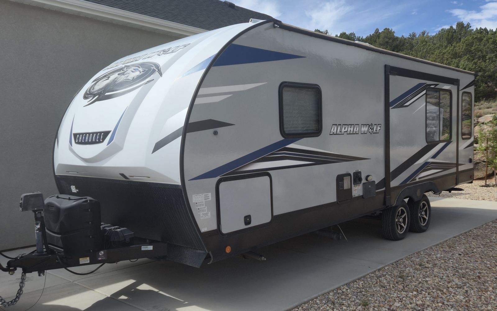 Like New, Forest River Cherokee Alpha Wolf 23RD-L 2021