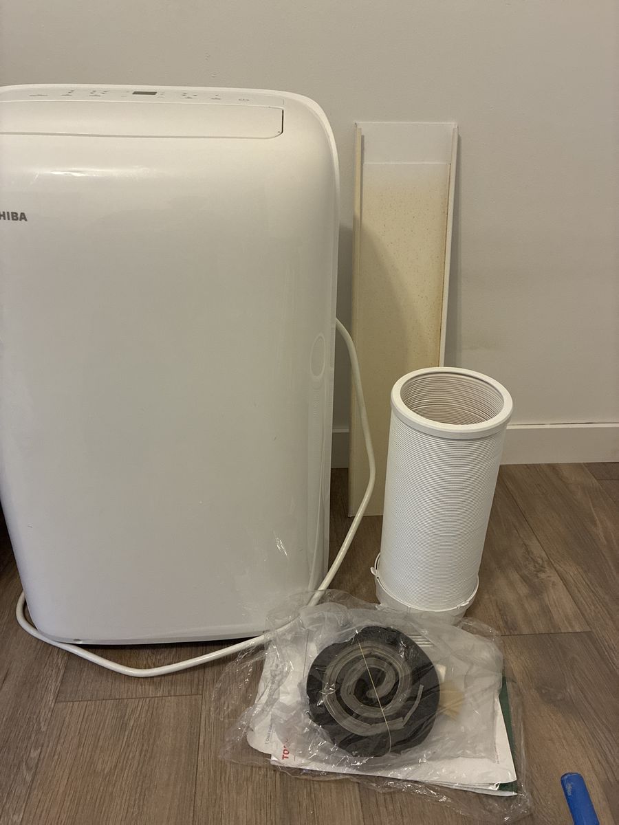 Toshiba Portable Air Conditioner 10000 BTU Works great. Has Controller but seems not to work and missing cover