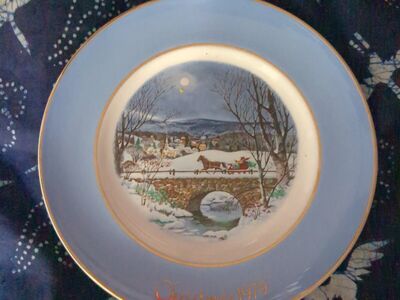 Vintage 1979 Christmas plate