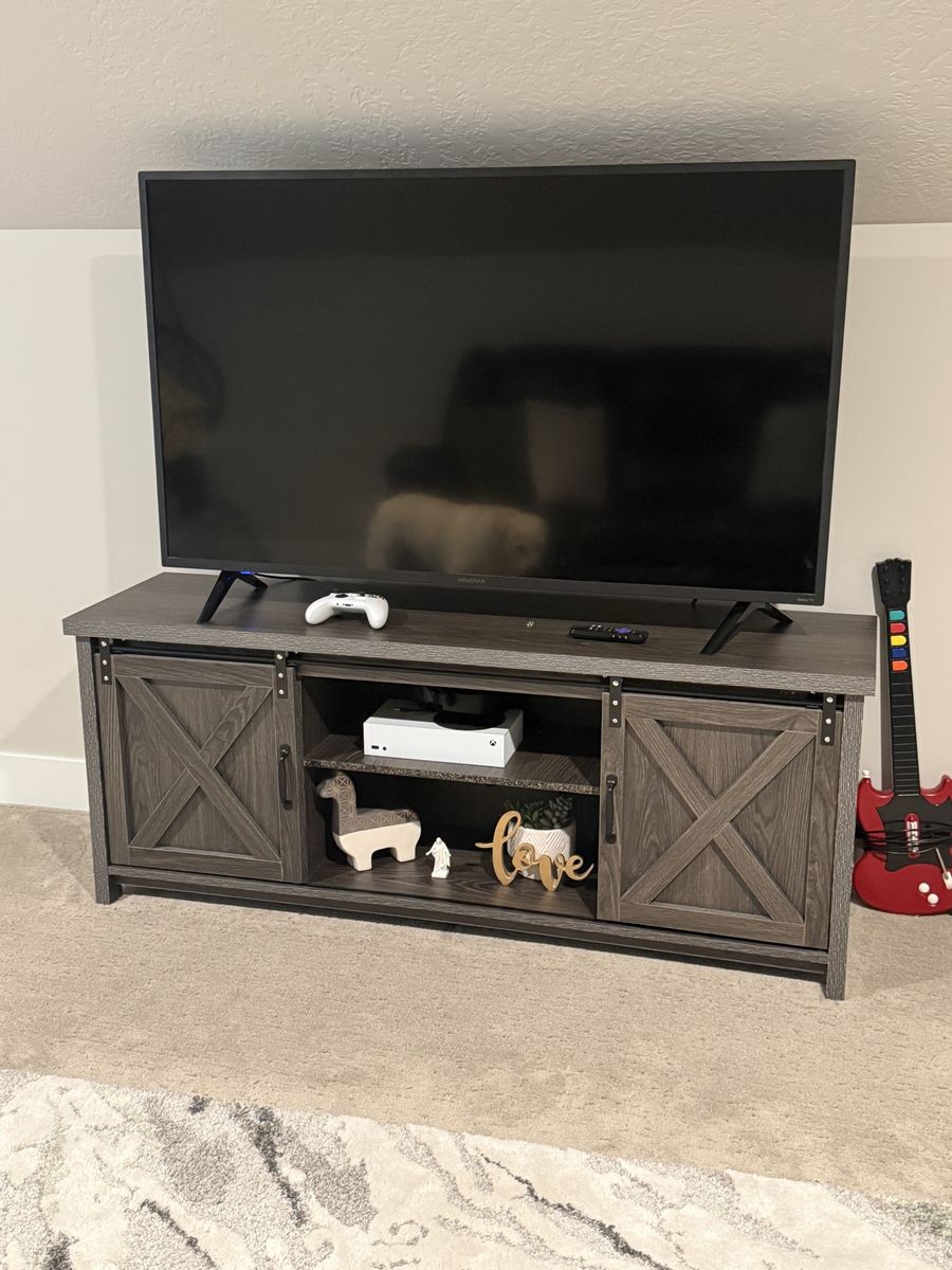 Entertainment center