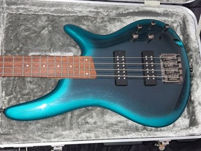 Ibanez SR300E + Road Runner Carrying Case